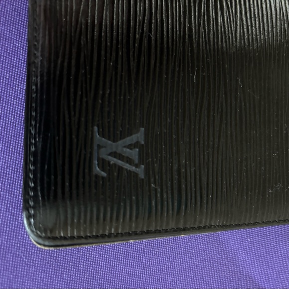 Vintage Louis Vuitton Black Epi Leather Vertical Unisex Wallet. - Picture 3 of 13